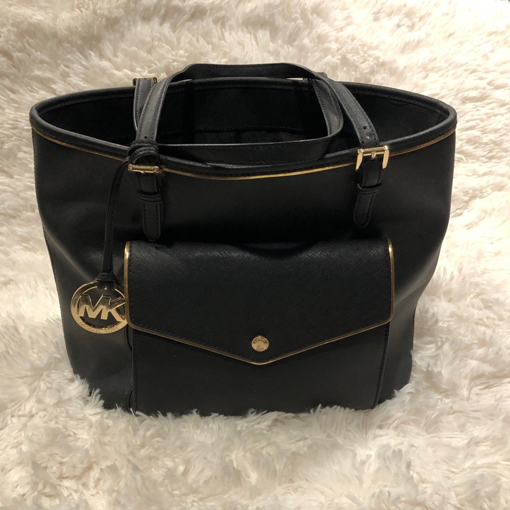 Michael Kors Jet Set Multi Function Pocket Tote